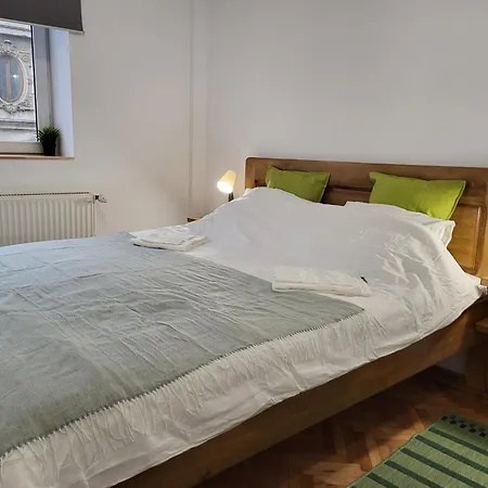 Old Town One Bedroom דירה
